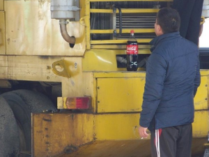 夫人，这种事情还是别难为我弟弟了