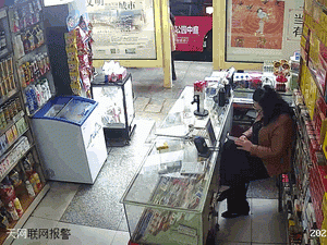 硬生生被财神拽进店里了